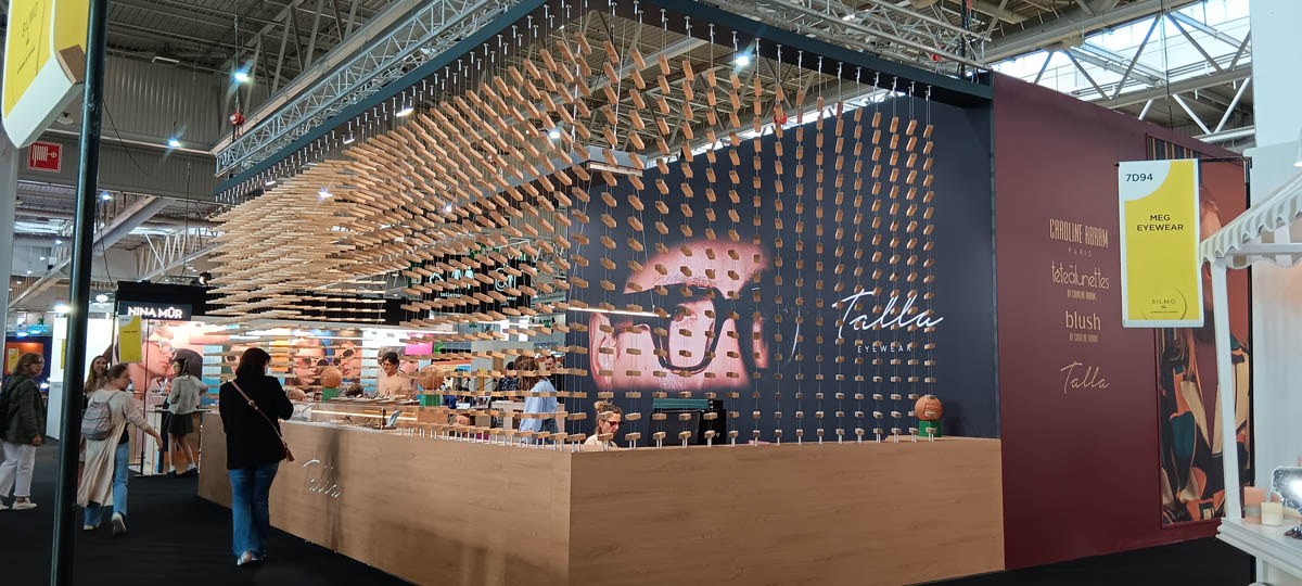 stand talla eyewear